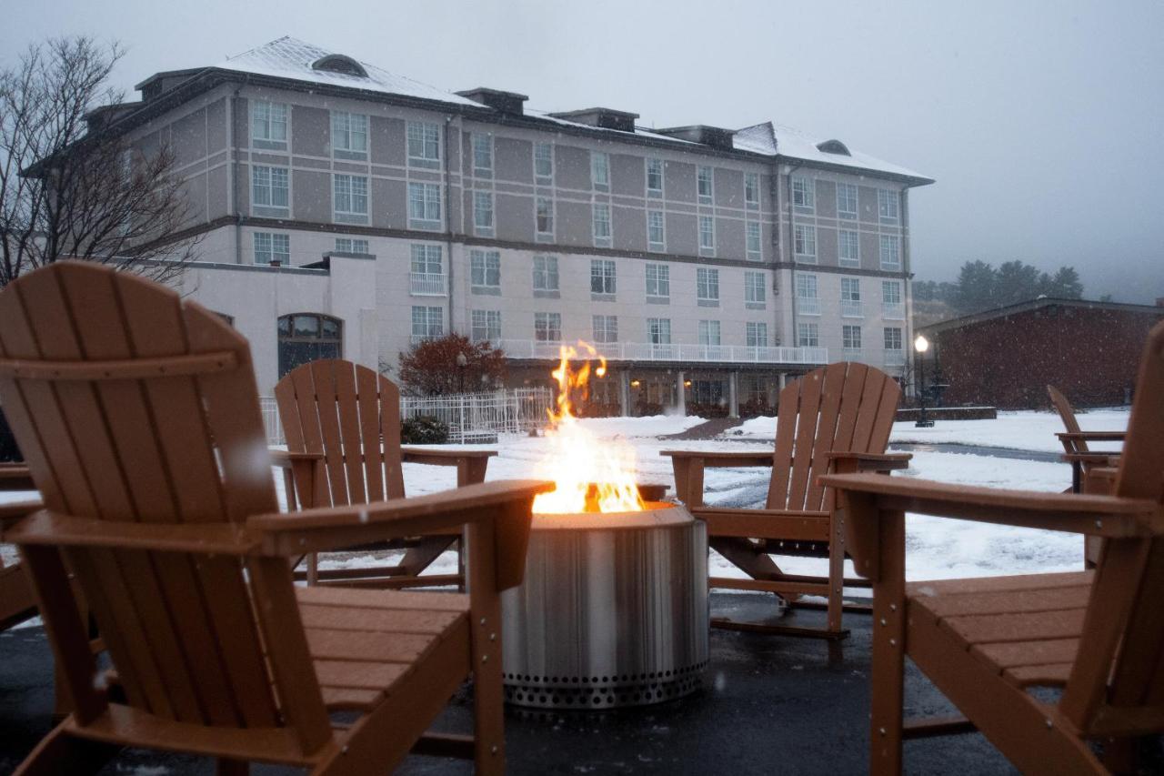 Fort William Henry Hotel Lake George Exterior foto