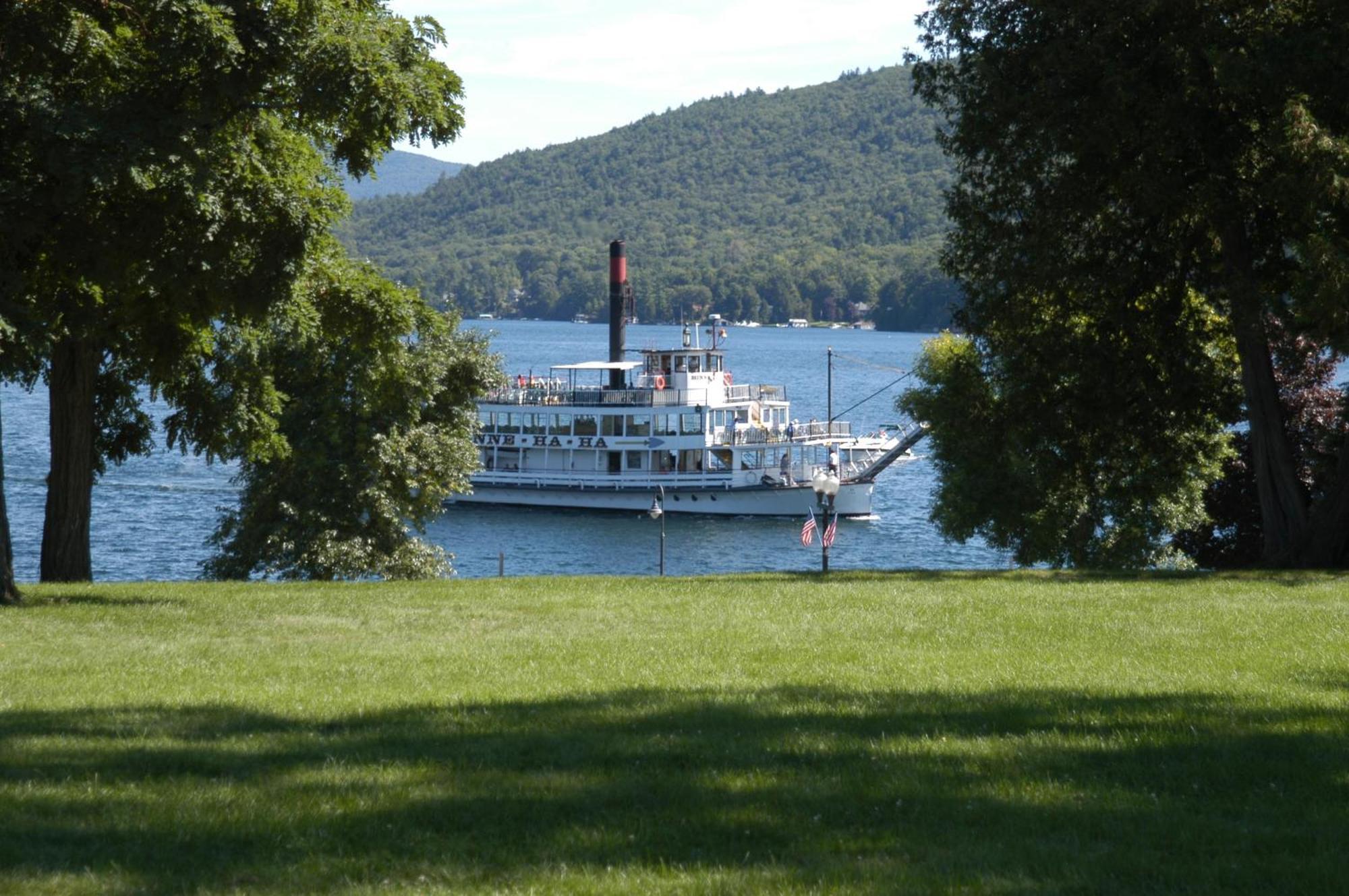 Fort William Henry Hotel Lake George Exterior foto